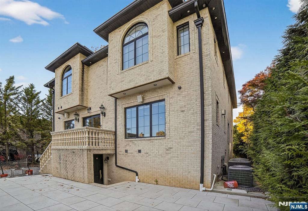 1096 Briar Way, Fort Lee, NJ, 07024