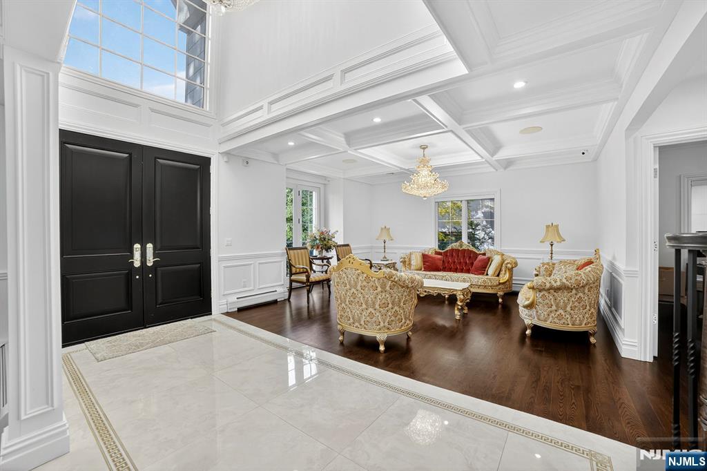 1096 Briar Way, Fort Lee, NJ, 07024