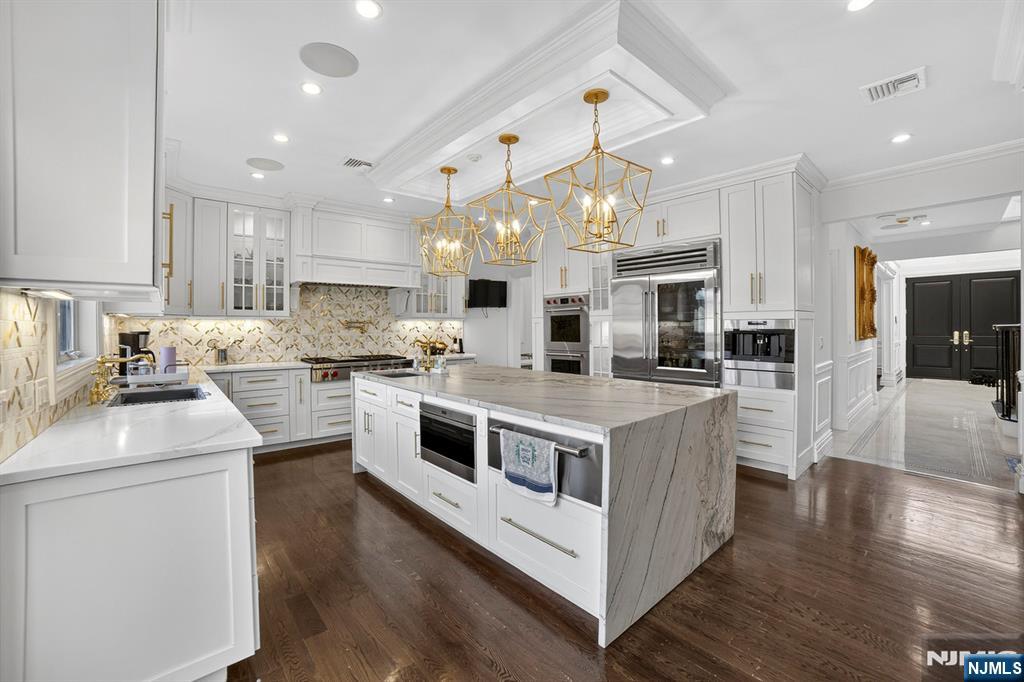 1096 Briar Way, Fort Lee, NJ, 07024