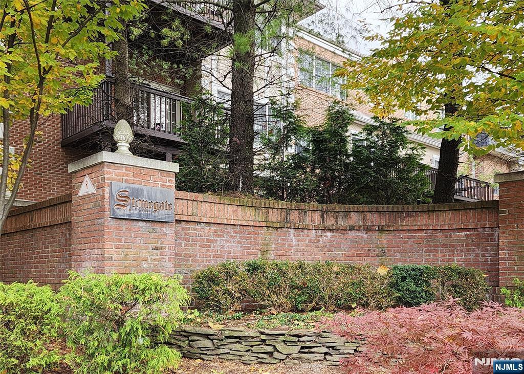 127 E Village Circle, Paramus, NJ, 07652