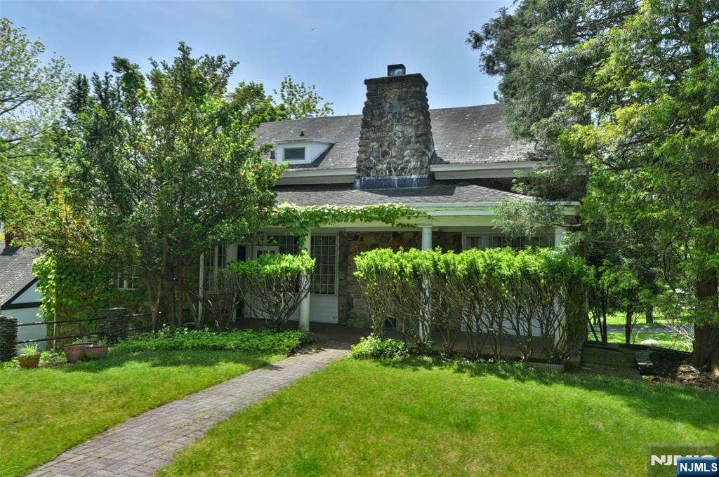 584 W Saddle River Road