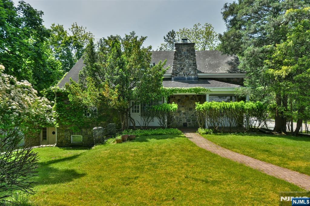 584 W Saddle River Road - Photo 2