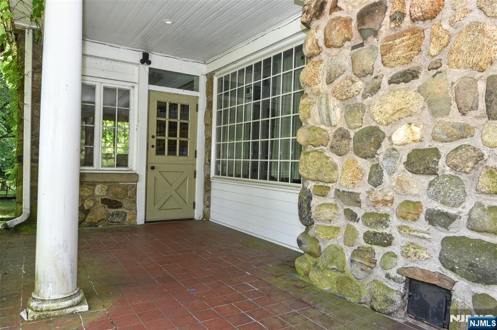 584 W Saddle River Road - Photo 3