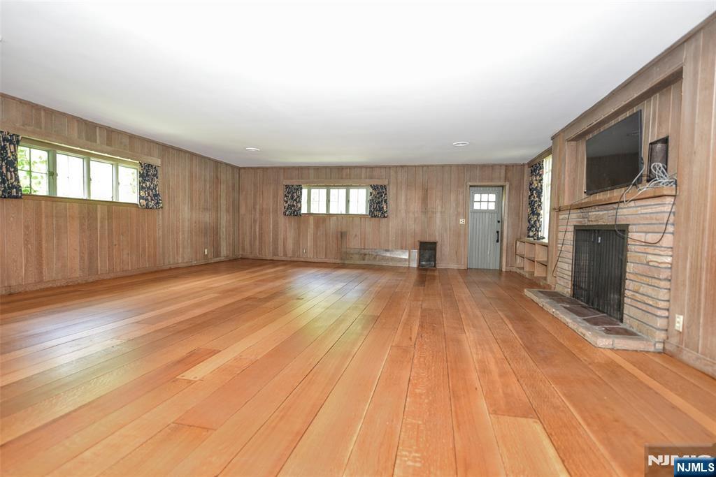 584 W Saddle River Road - Photo 4
