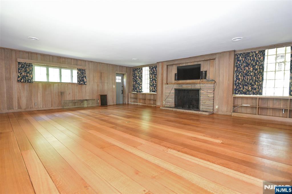 584 W Saddle River Road - Photo 5