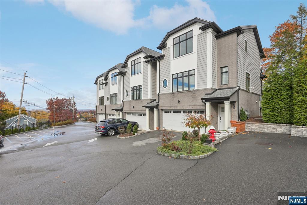 555 Edgewater Avenue 103 Reserve Ct.