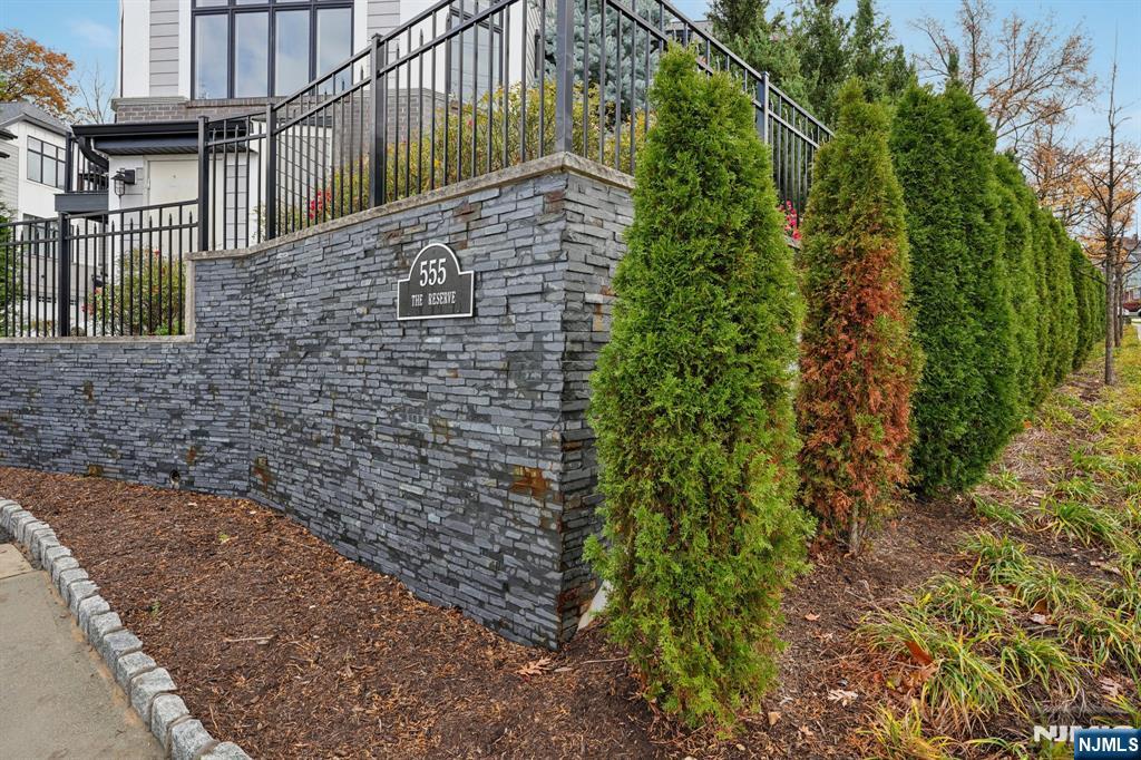 555 Edgewater Avenue 103 Reserve Ct. - Photo 4