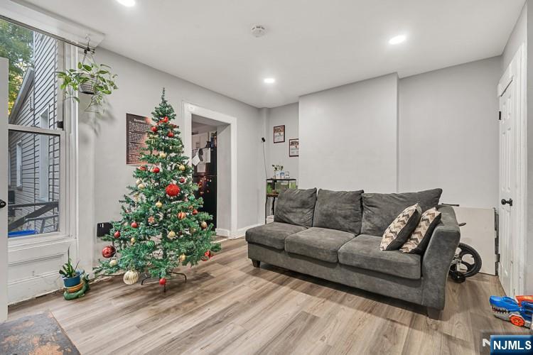 14-16 Crown Street - Photo 2