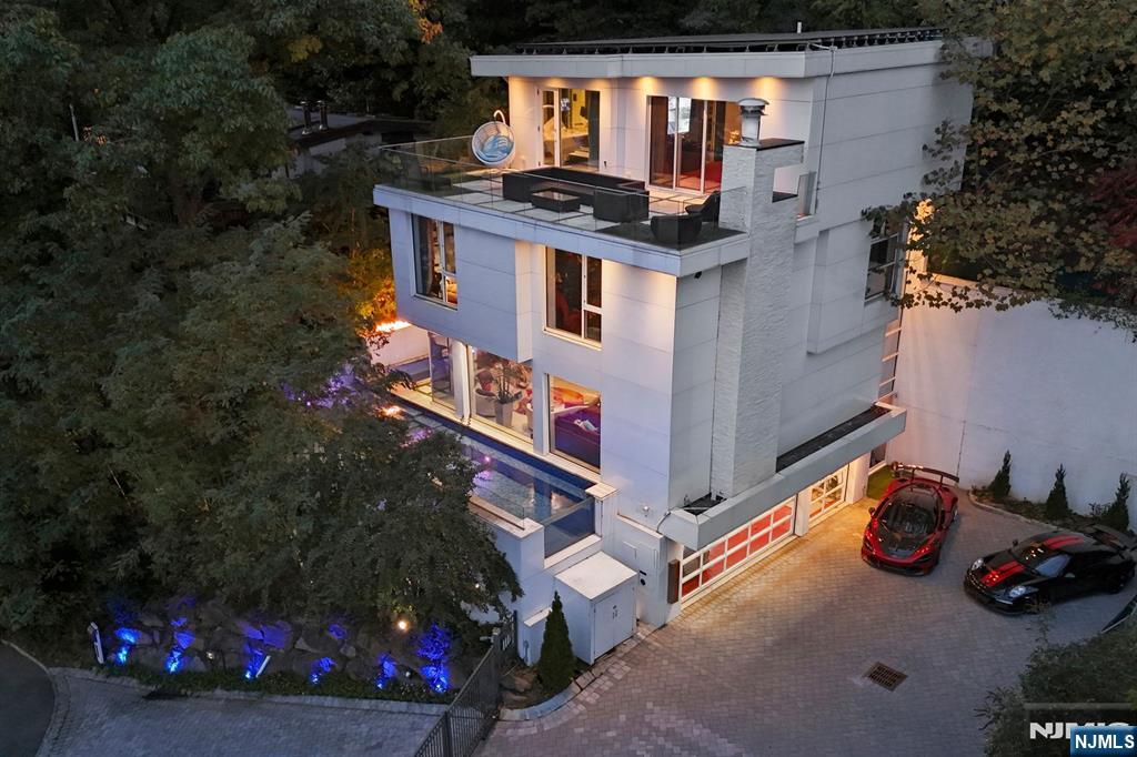 $3,495,000 Contemporary