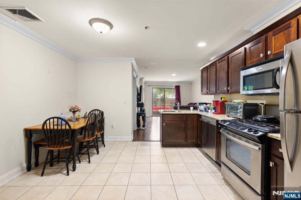 1625 Paterson Plank Road 9 - Photo 4