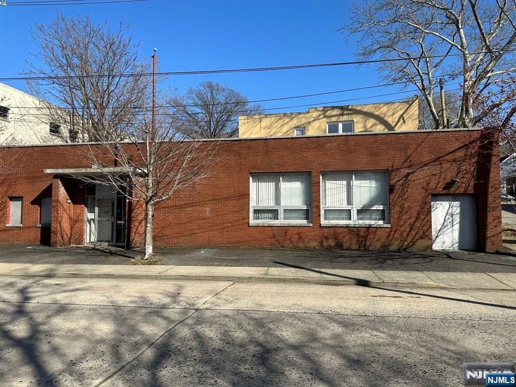 229 W Shore Avenue - Photo 2