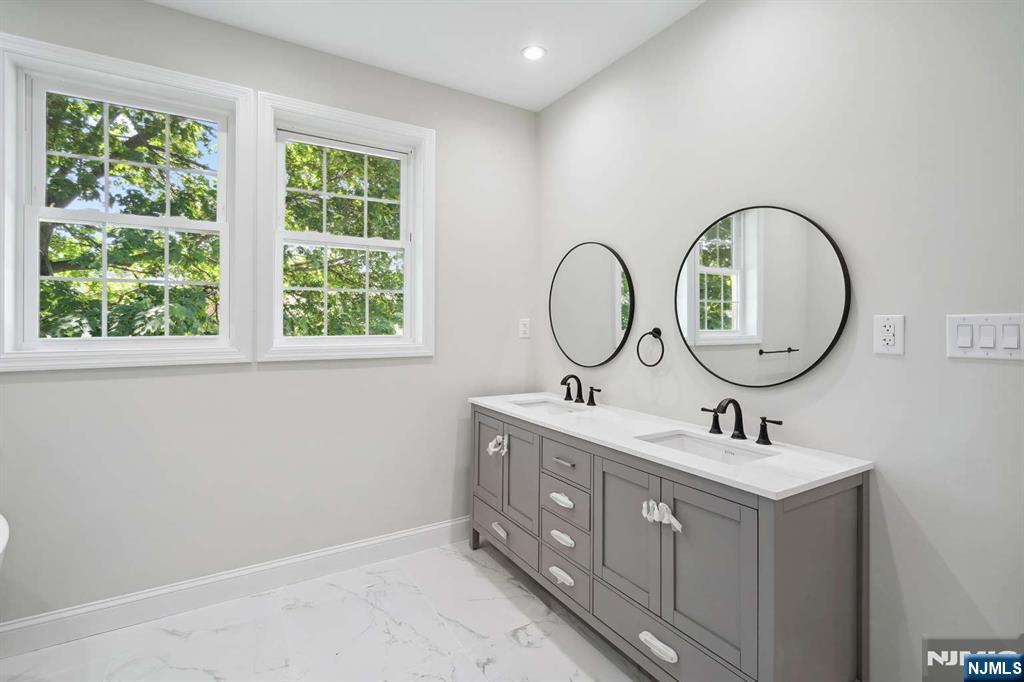 81 Eastbrook Drive - Photo 3