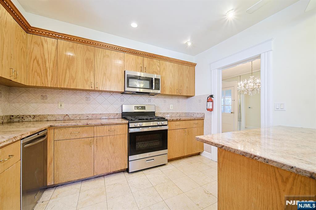 1585 Bergen Boulevard, Leonia, NJ, 07605