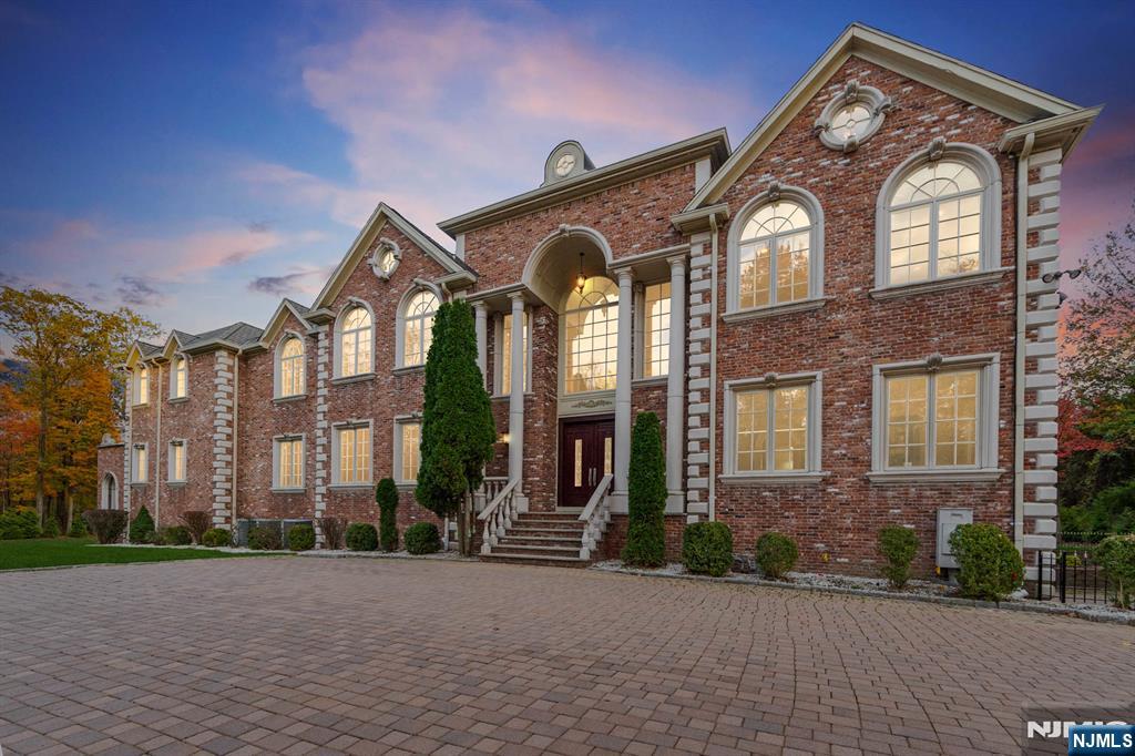 Homes for sale in Alpine, NJ | 24 Tulip Tree Ln, Alpine, NJ 07620 | MLS# 25040513