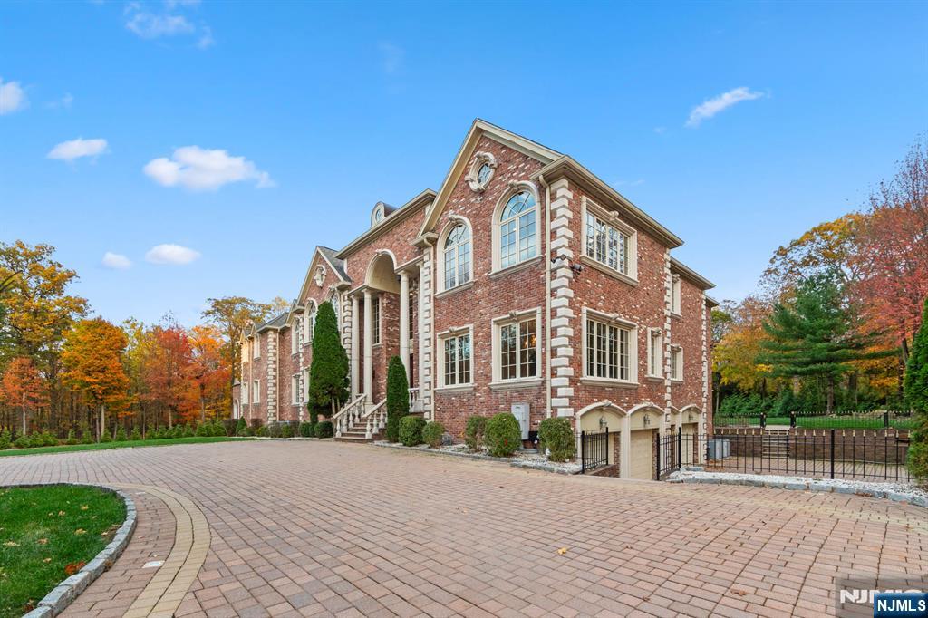 Homes for sale in Alpine, NJ | 24 Tulip Tree Ln, Alpine, NJ 07620 | MLS# 25040513