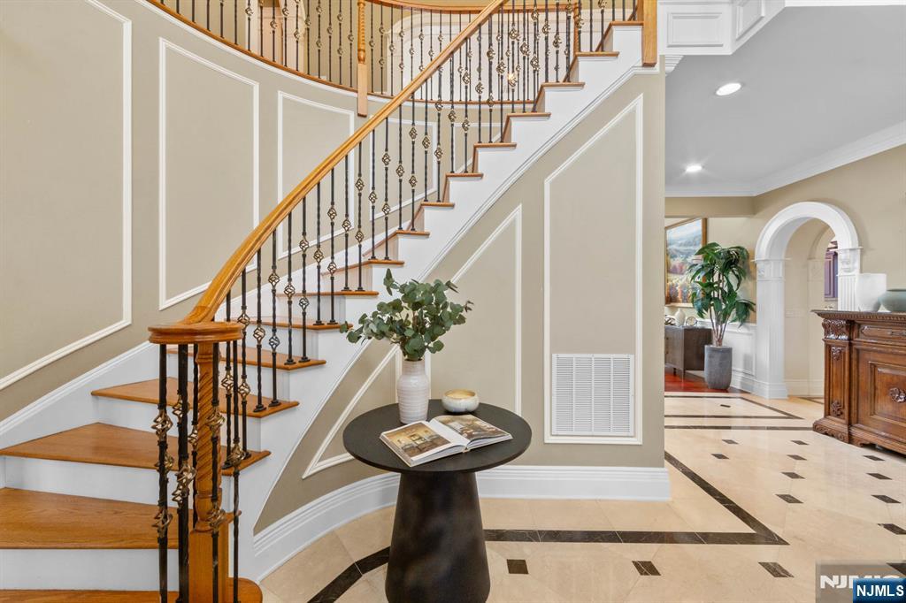 Homes for sale in Alpine, NJ | 24 Tulip Tree Ln, Alpine, NJ 07620 | MLS# 25040513