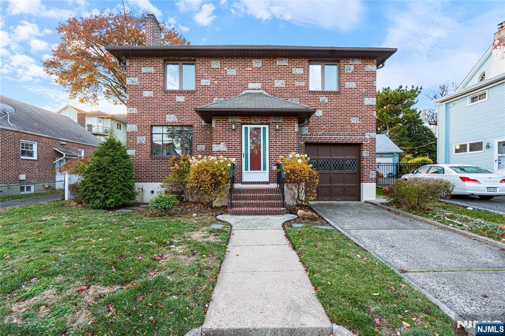 127 E Village Circle, Paramus, NJ, 07652
