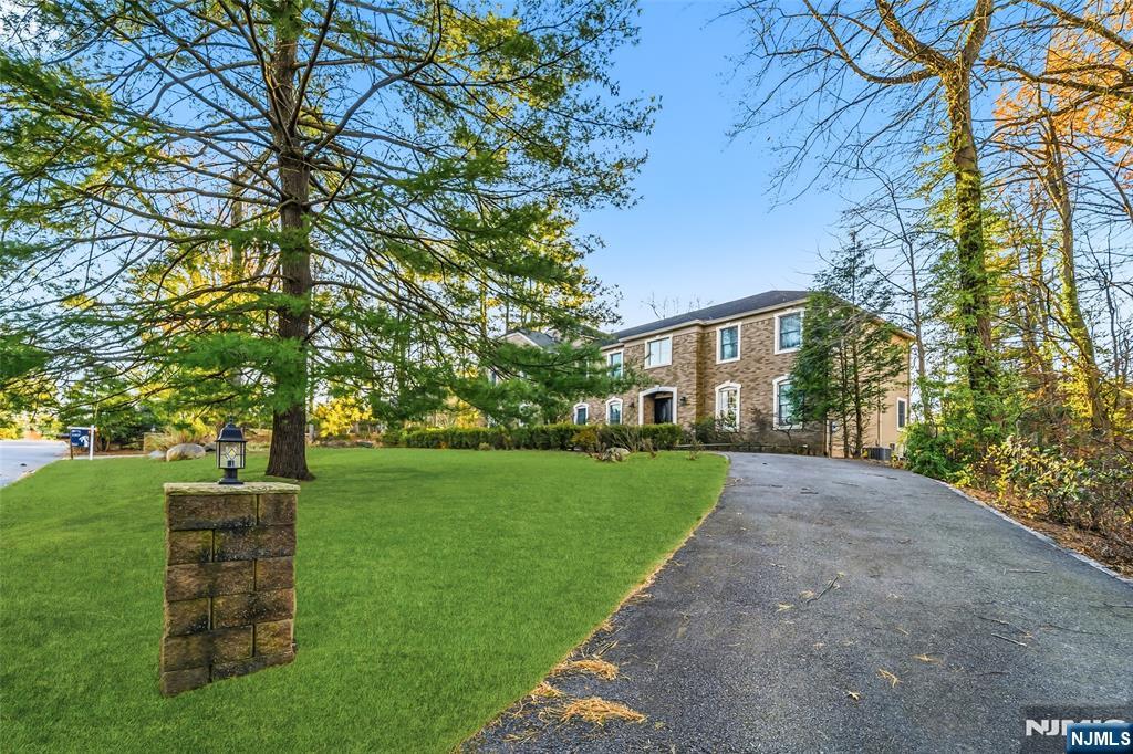 27 Pine Hill Road - Photo 2