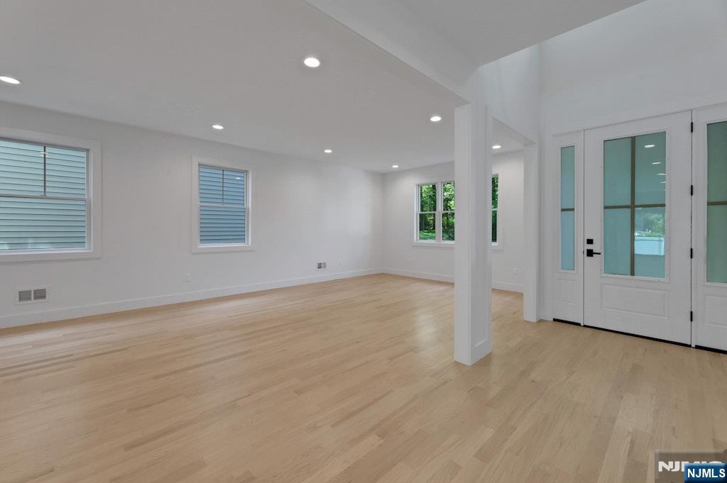 103 Hallberg Ave, Bergenfield, NJ 07621