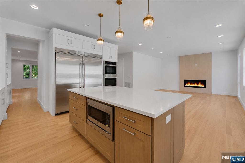 103 Hallberg Ave, Bergenfield, NJ 07621