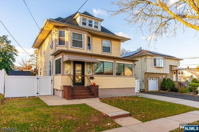 106 W Gibbons Street - Photo 1