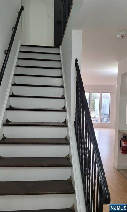 40 Meadowview Court, Leonia, NJ, 07605