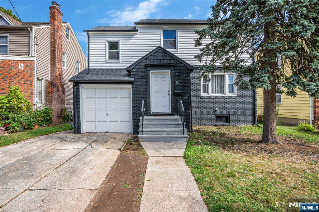 16 Pleasant - Photo 2