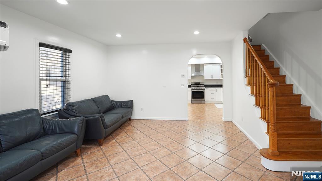 25 College Place - Photo 5