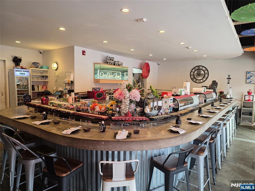 374 Broad Ave, Leonia, NJ 07605