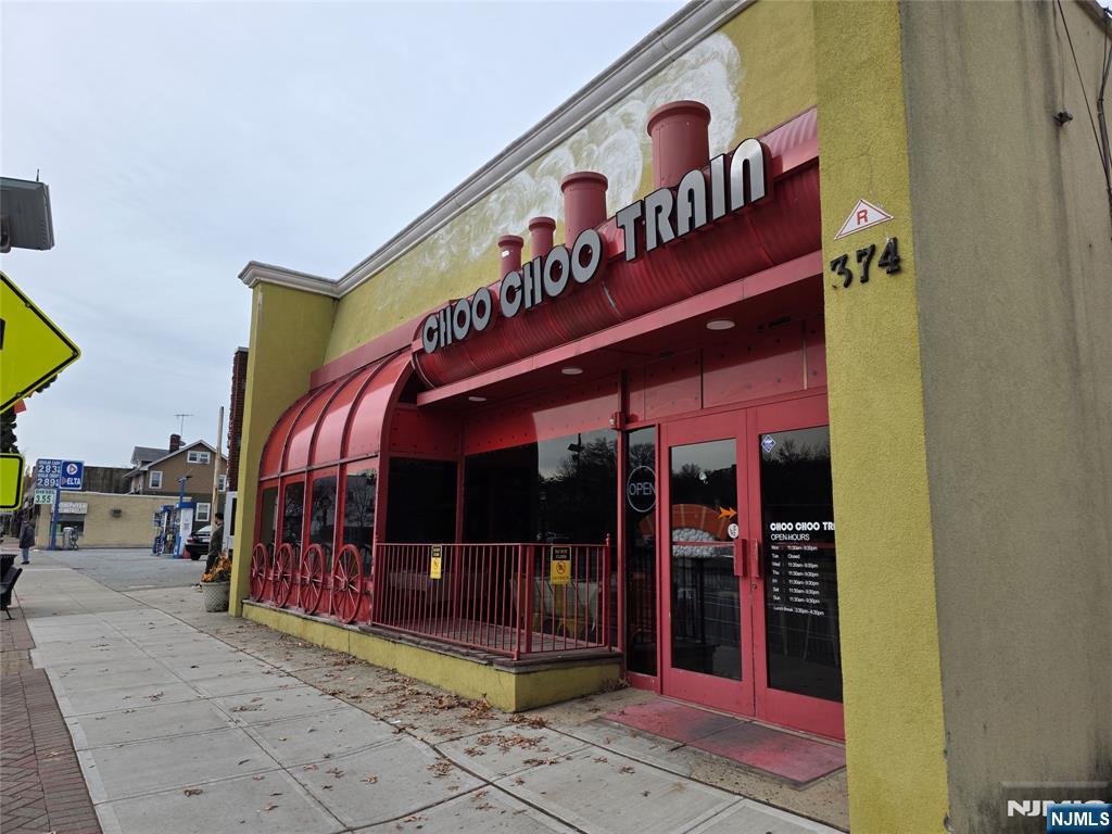 374 Broad Ave, Leonia, NJ 07605