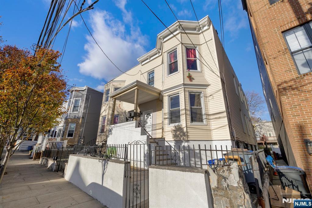 122 18th Street - Photo 2