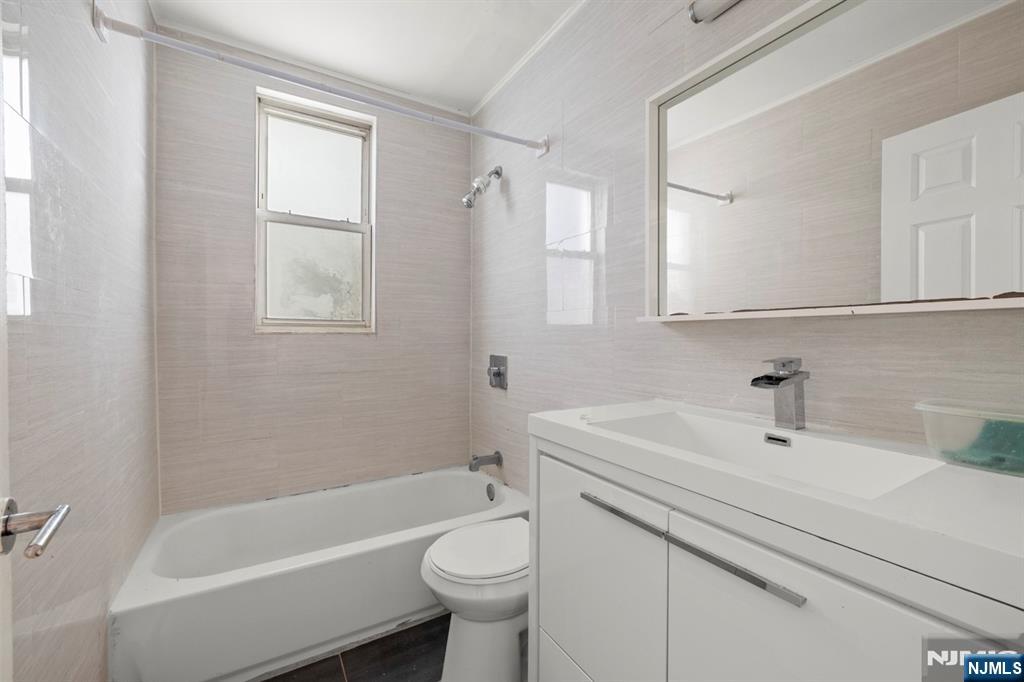 124 18th Street - Photo 4