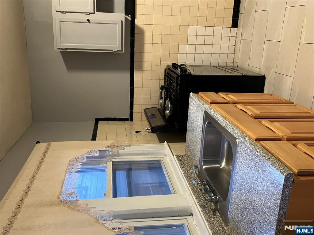 164 Stuyvesant Avenue - Photo 2