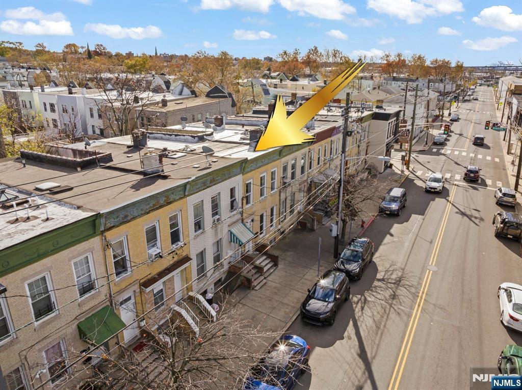 142 Side Avenue - Photo 1