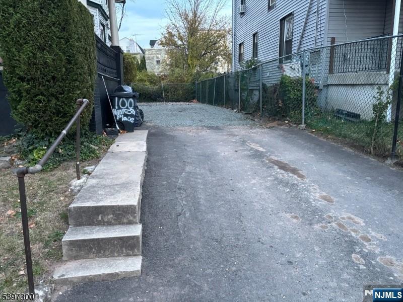 100 Harrison Place - Photo 2