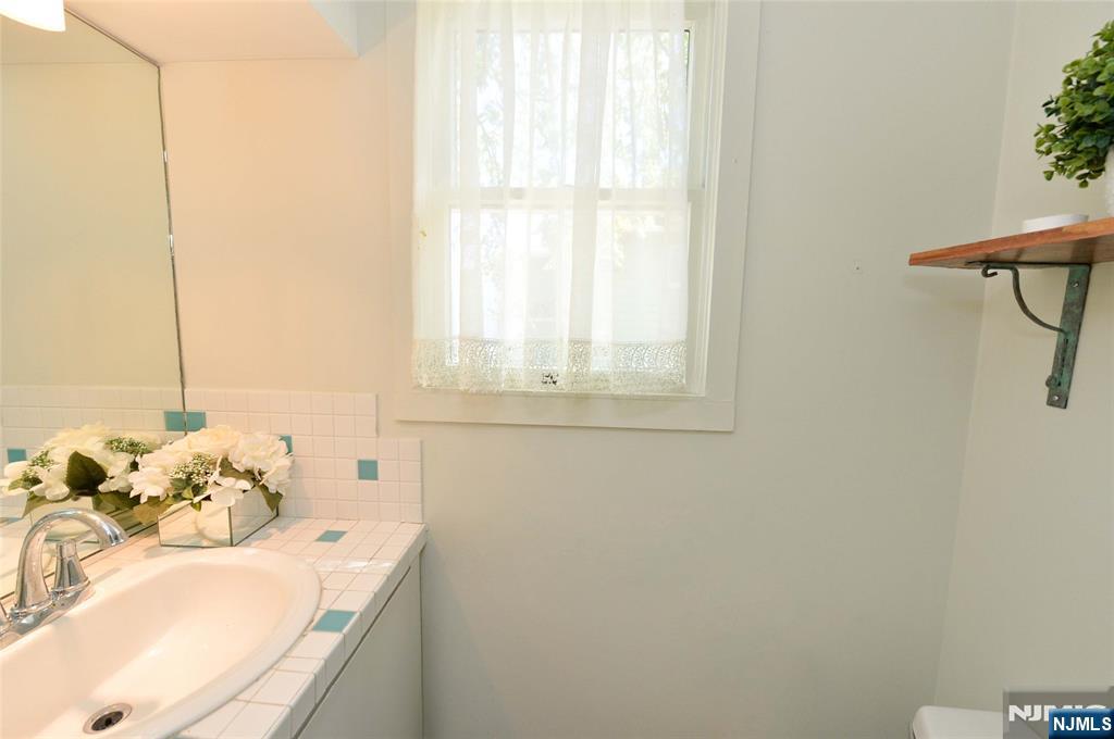 93 Copley Ave, Teaneck, NJ 07666