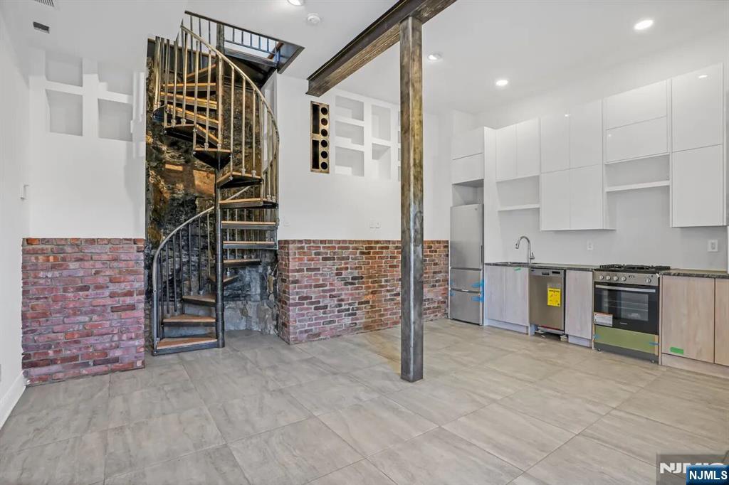 9009 Riverside Place 1 - Photo 2