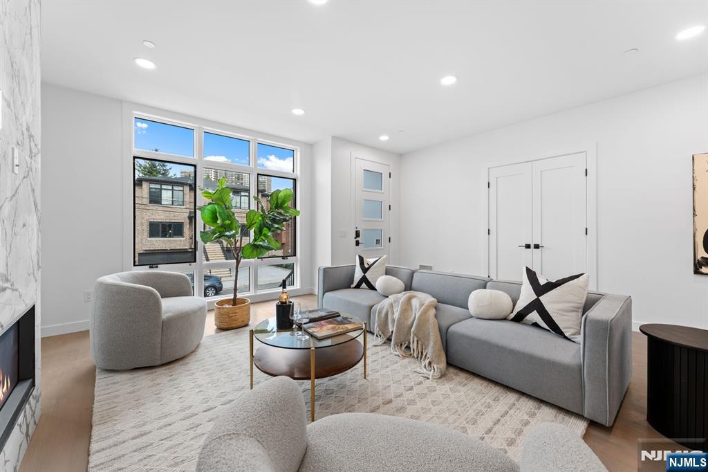 320 Adolphus Avenue, Cliffside Park, NJ, 07010