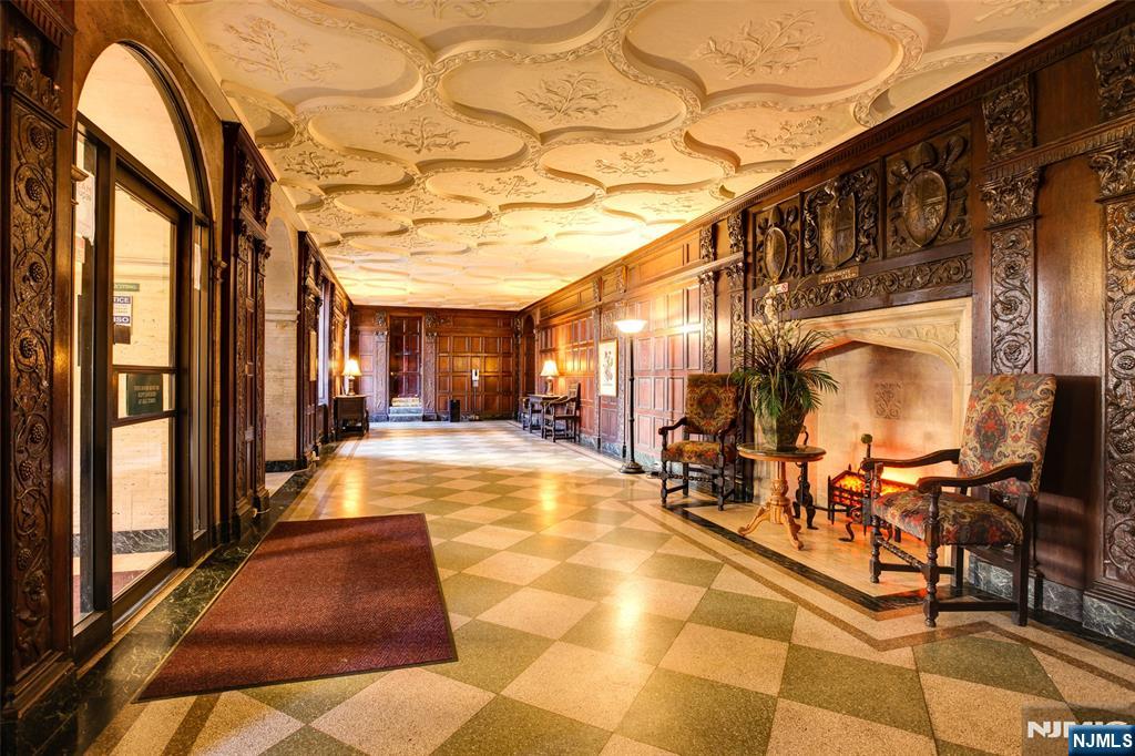 363-377 Mount Prospect 2AW - Photo 3