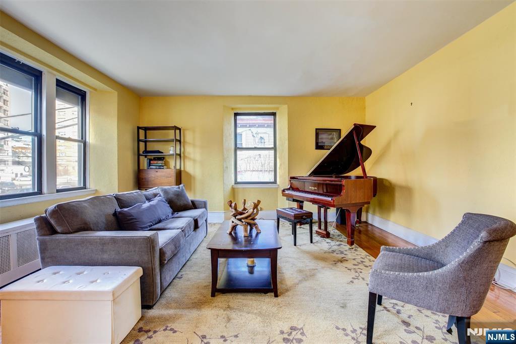 363-377 Mount Prospect 2AW - Photo 4