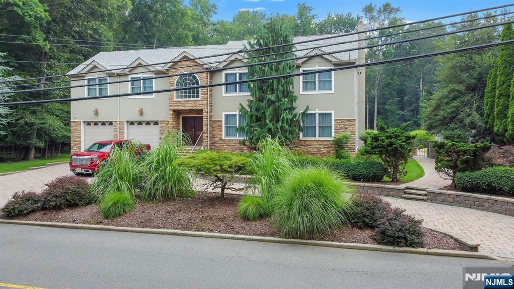 215 White Avenue - Photo 3