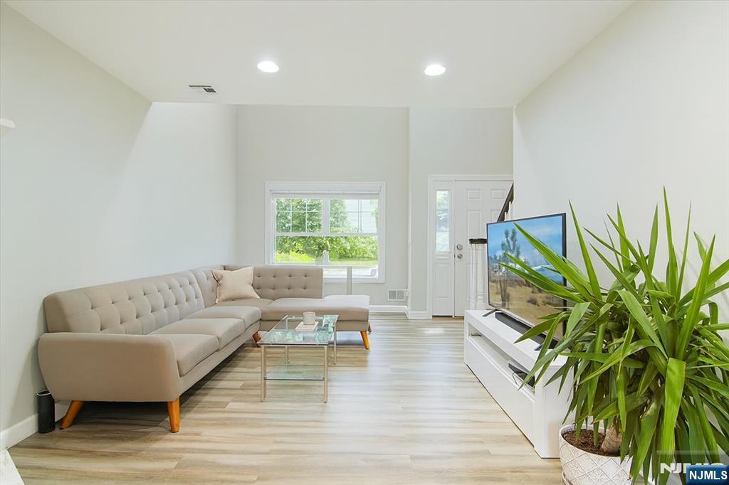 471 N Midland Ave #10, Saddle Brook, NJ 07663