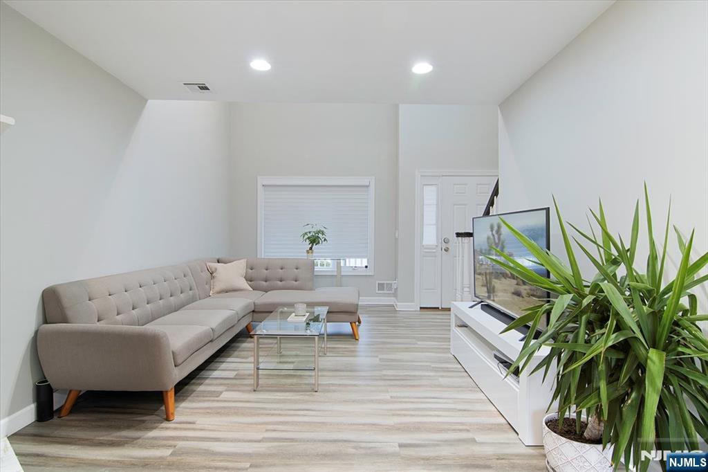 471 N Midland Ave #10, Saddle Brook, NJ 07663