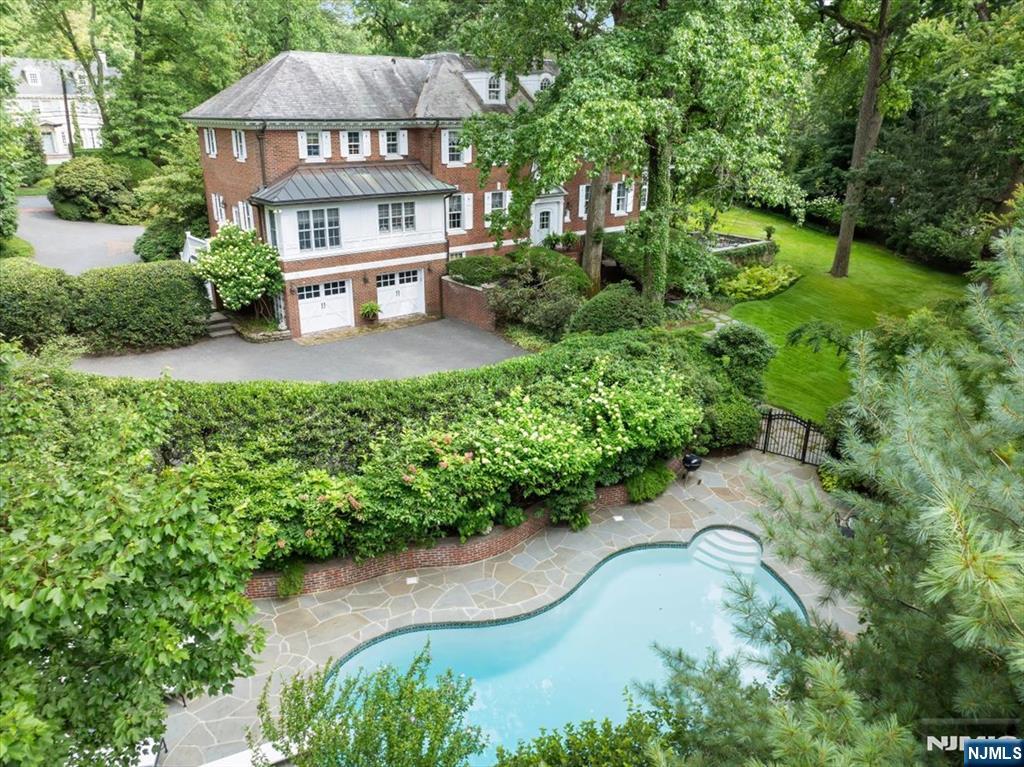 200 Lincoln Street - Photo 2