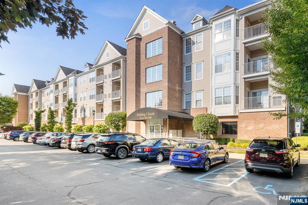 134 Cory Ln #134, Elmwood Park, NJ 07407