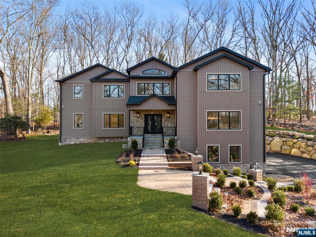 1096 Briar Way, Fort Lee, NJ, 07024