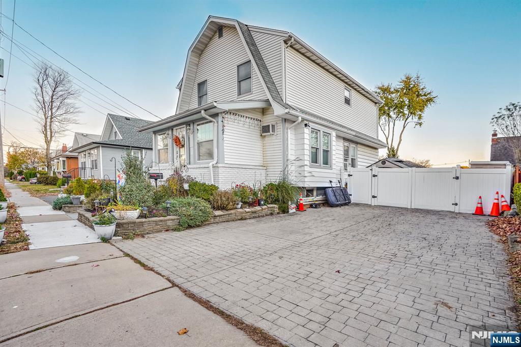 34 Kearney, Lyndhurst, NJ, 07071