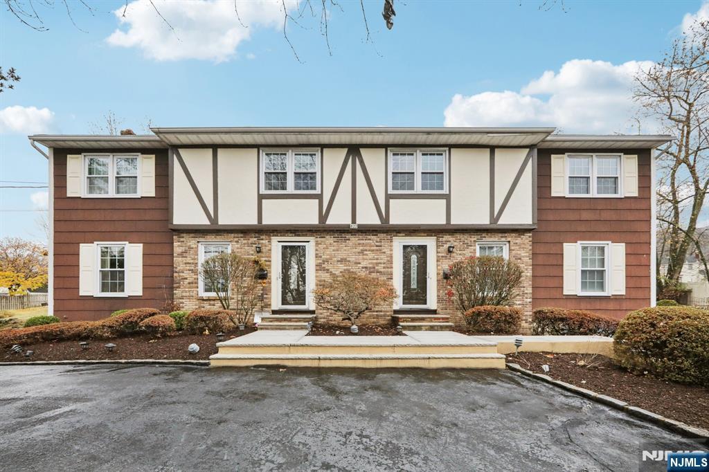 822 Pompton Ave