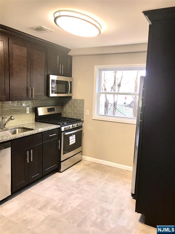 252 Berry Street - Photo 2