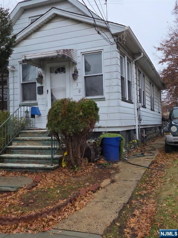 930 Drake Avenue - Photo 2